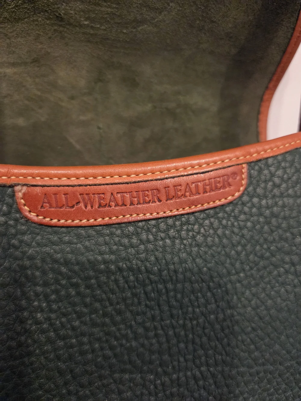 Beautiful vintage Y2K Dooney & Bourke Medium Essex Shoulder Bag (Style R25)